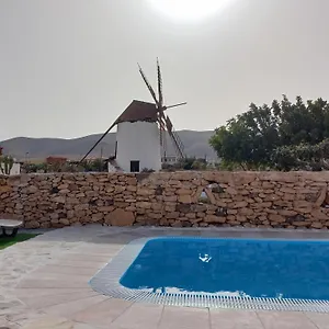  Villa Historica Con Molino De Viento